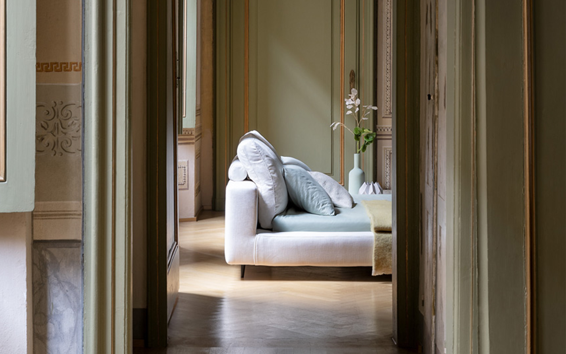 Designbed Owen B Bed Habits 1920 18.jpg