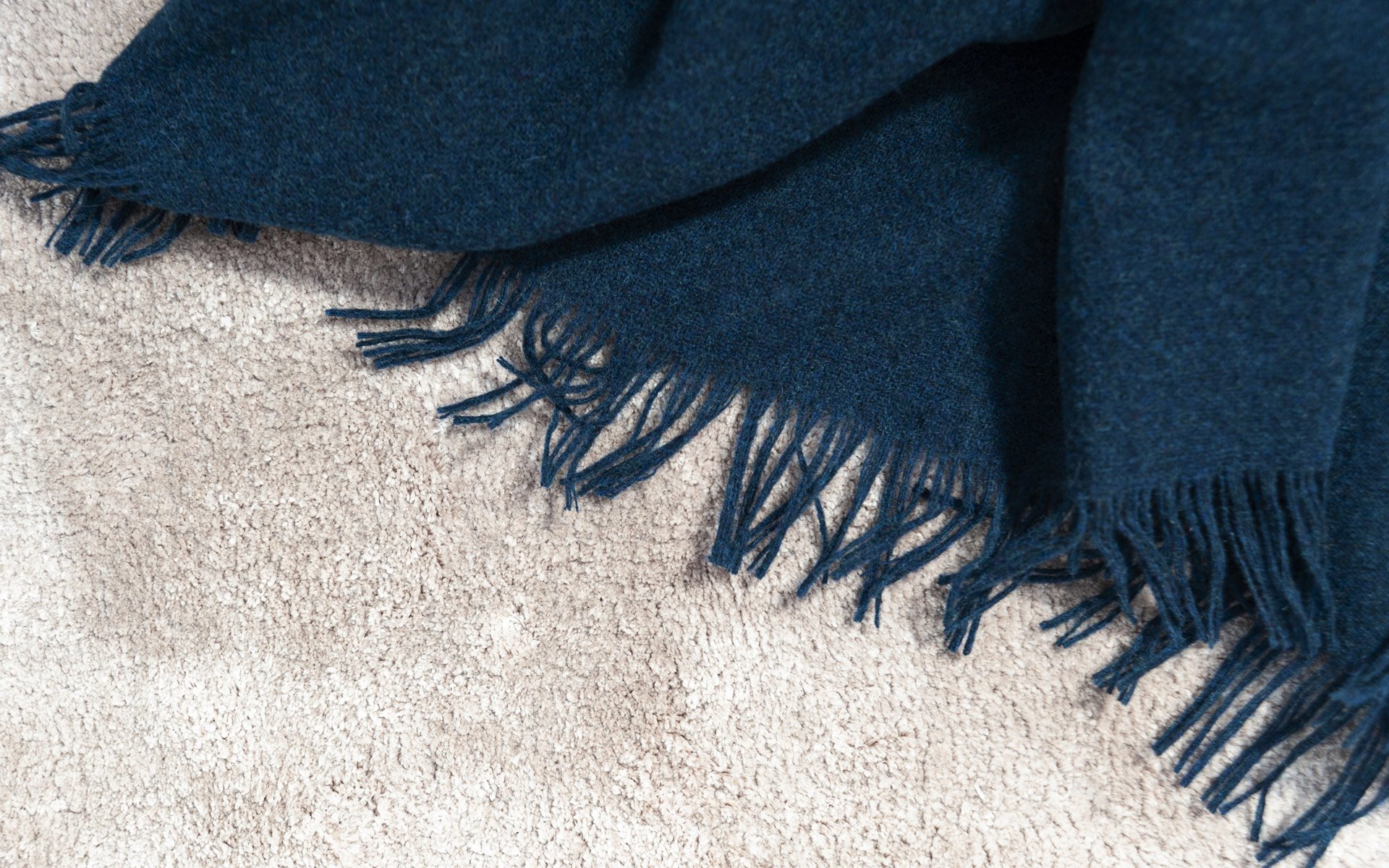 MrsMe throw Aeon Steelblue wool cashmere detail LR