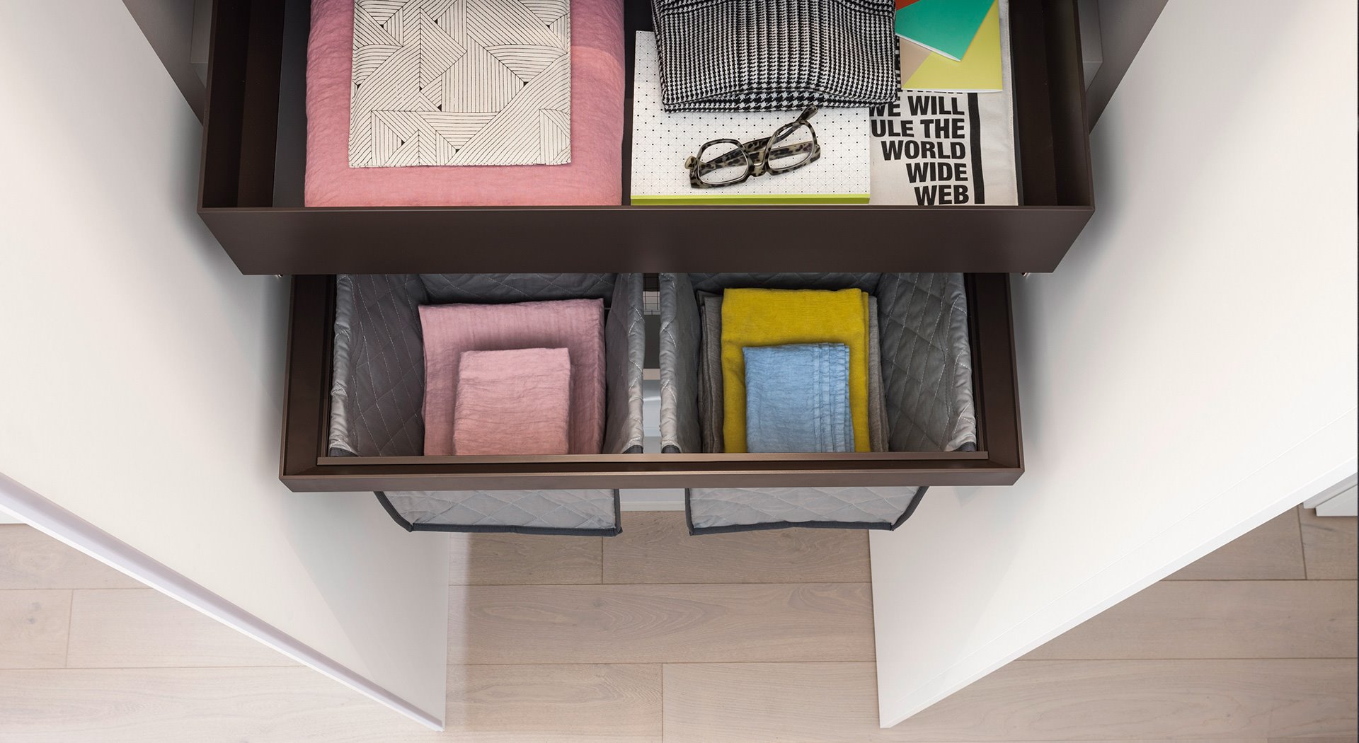 kledingkast interieur pull out garment NM bed habits